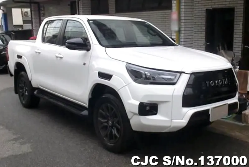 Toyota / Hilux 2023