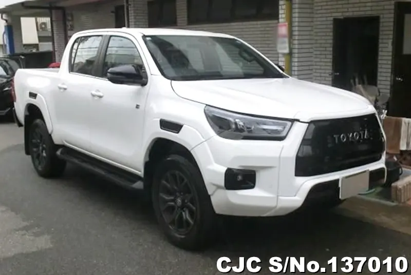 Toyota / Hilux 2023