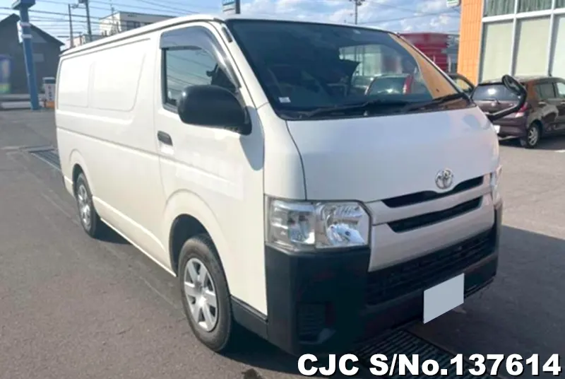 Toyota / Hiace 2017