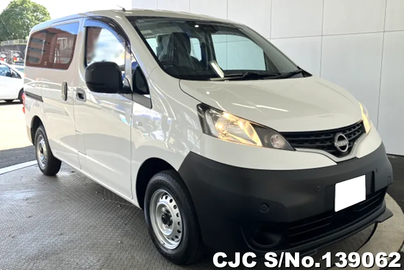 Nissan / NV200 2026